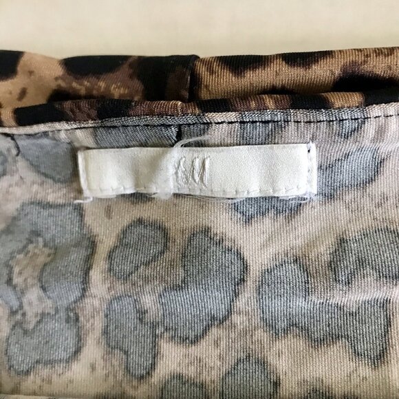 H&M Leopard Animal Print Off the Shoulder Mob Wife Shirt Size Medium - Picture 3 of 7